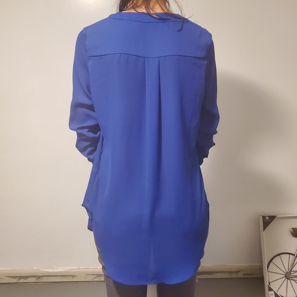 The same blouse over and over - Picture 6 of 7